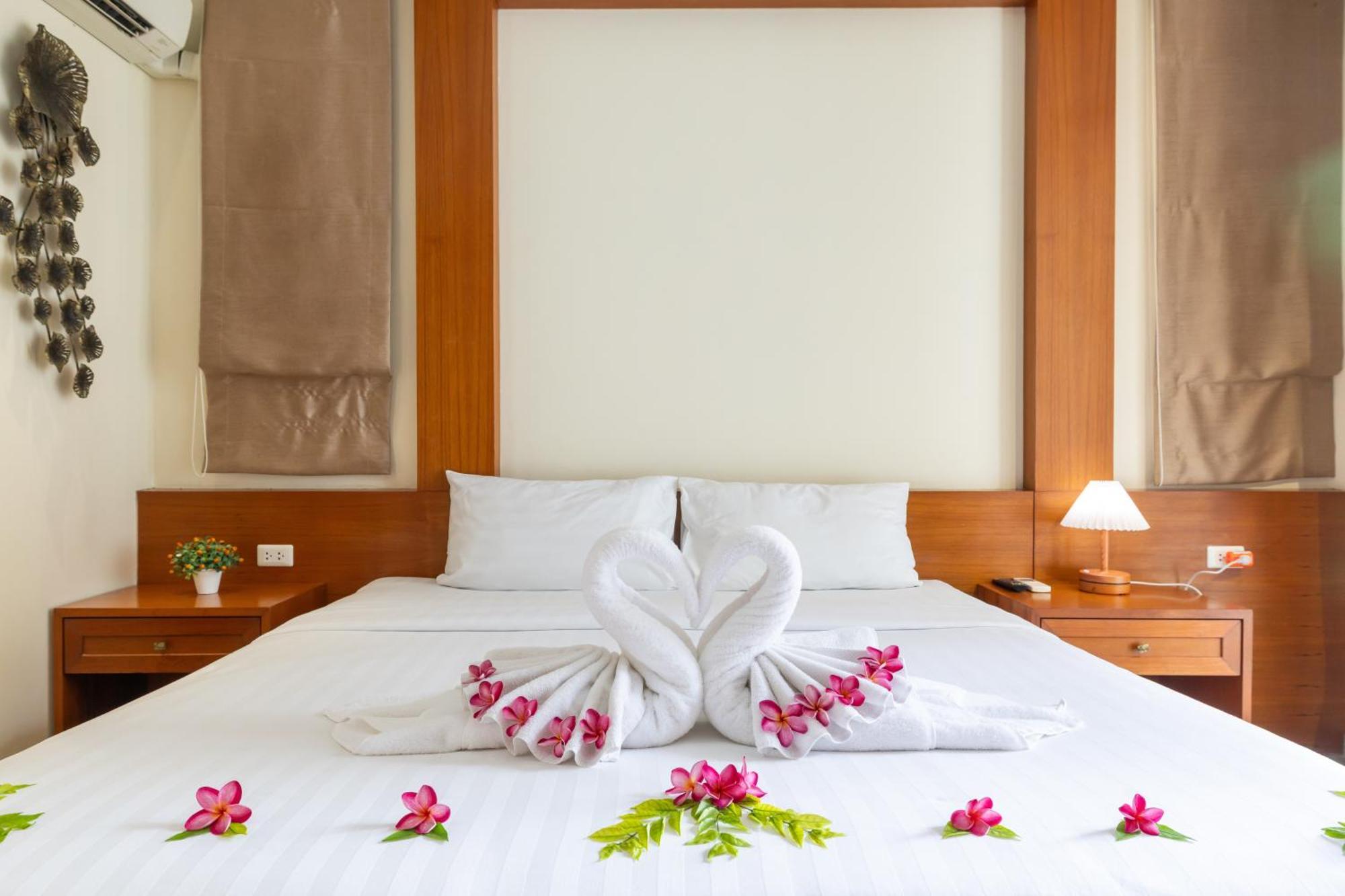 Phuket Meet Holiday Hotel 普吉岛相遇花园度假酒店 Rawai Dış mekan fotoğraf